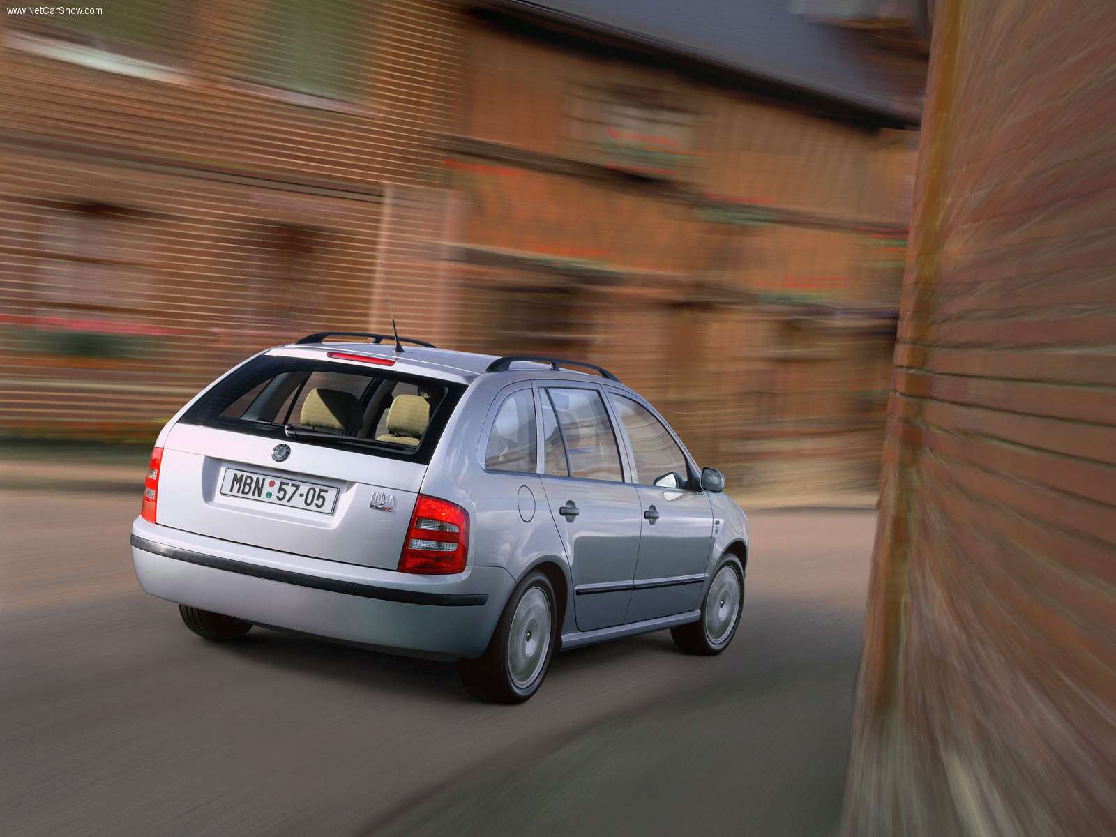 skoda-fabia_combi_2000_1600x1200_wallpaper_13