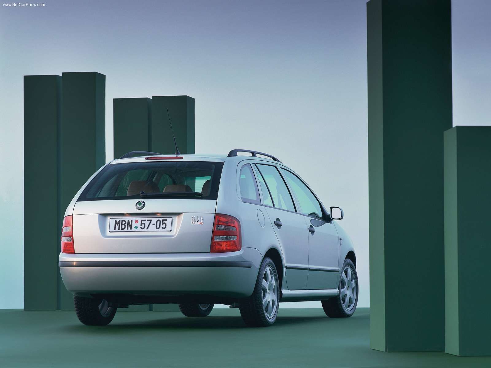 skoda-fabia_combi_2000_1600x1200_wallpaper_19