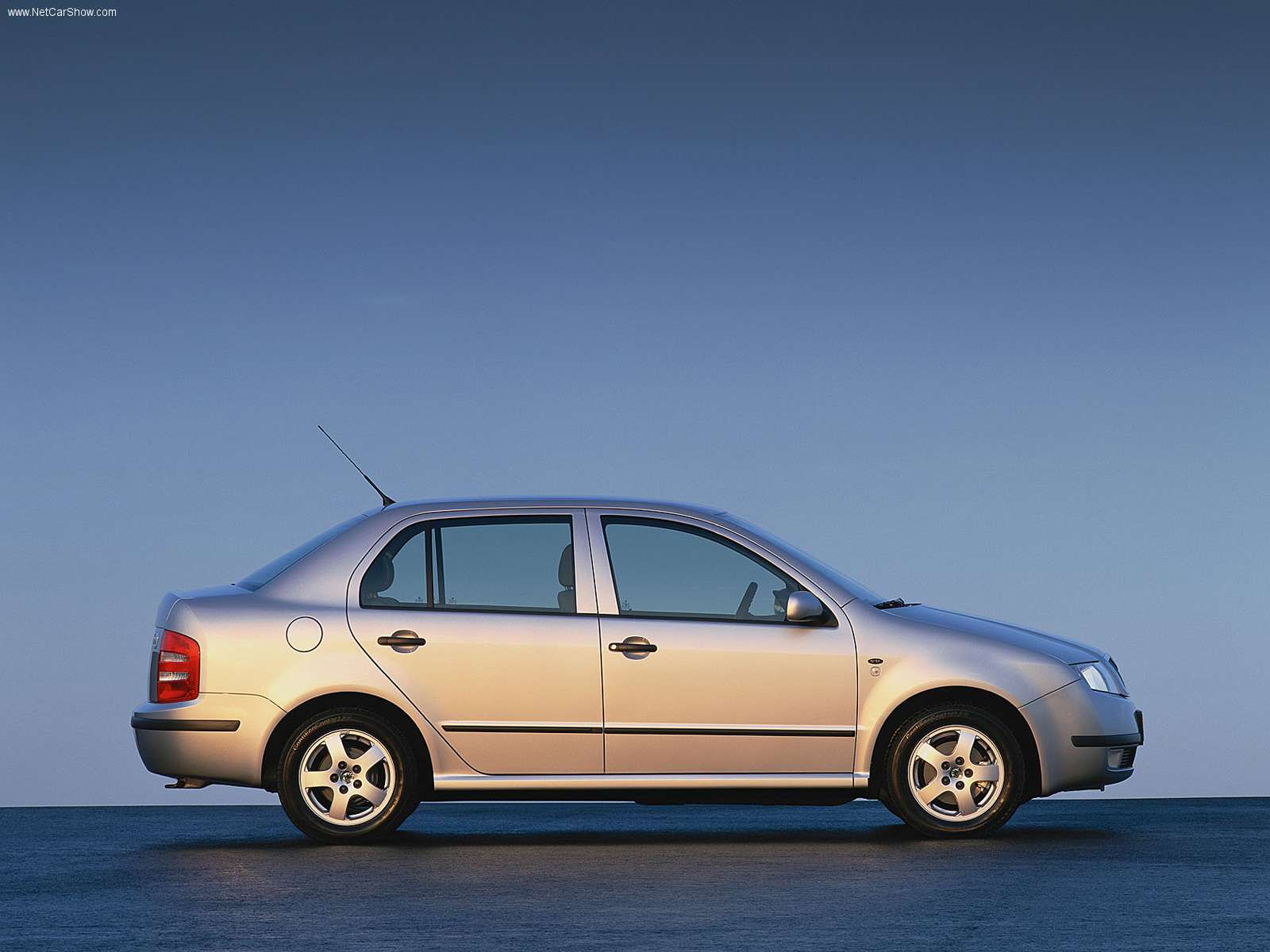 skoda-fabia_sedan_2001_1600x1200_wallpaper_05