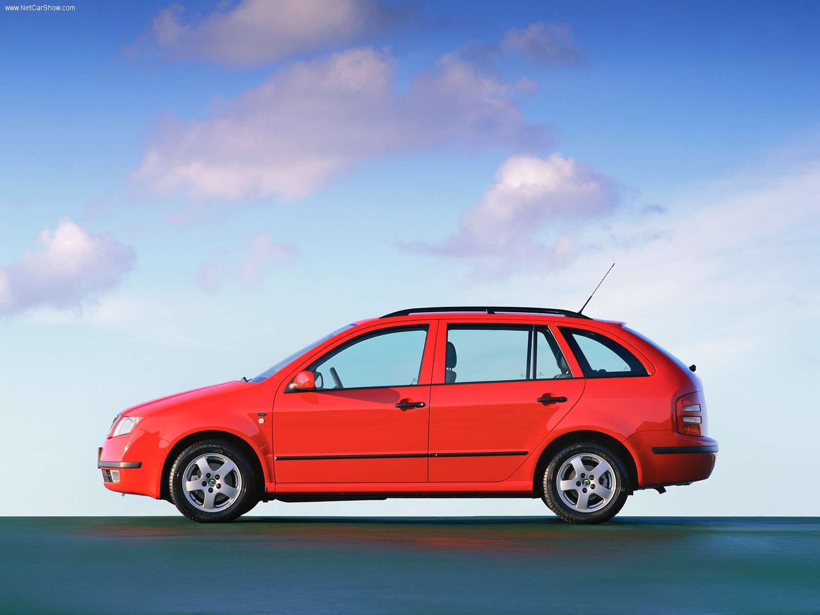 skoda-fabia_combi_2000_1600x1200_wallpaper_0b